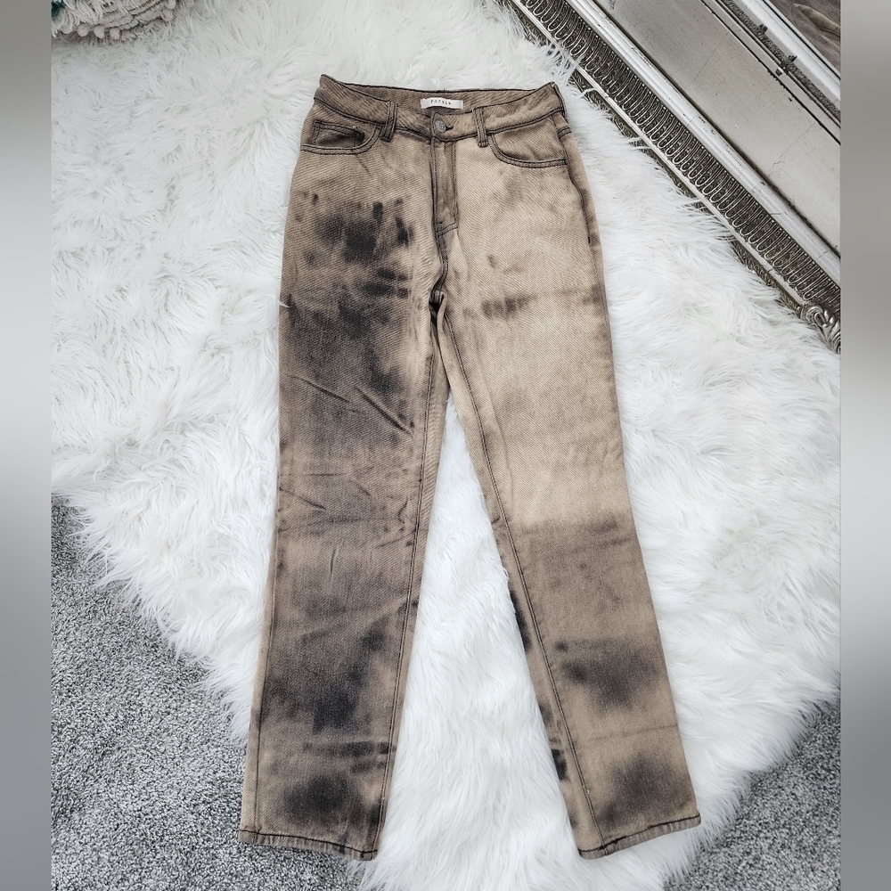 Pacsun Tie dye Mom Jeans size 24. Good preowned condition.